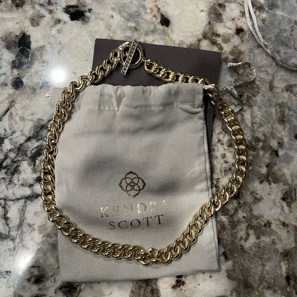 Whitley chain necklace gold. kendra Scott.